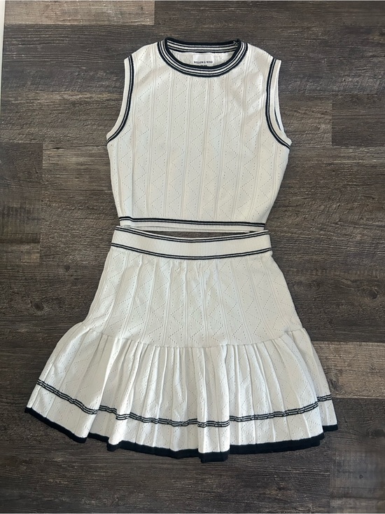 Willow & Wind Other - White Knit Two Piece Set with Navy Trim